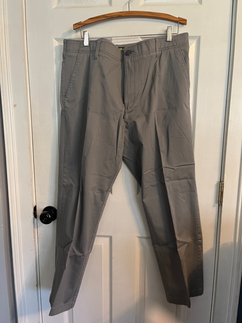 Lee Men's Classic Gray Chino Pants